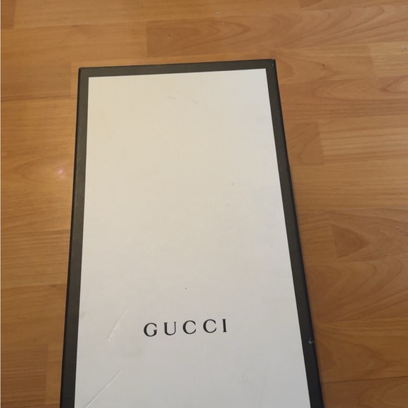 100% authentic Gucci Men’s Red Leather Embossed Slide Sandals with Black Footbed - Picture 6 of 7